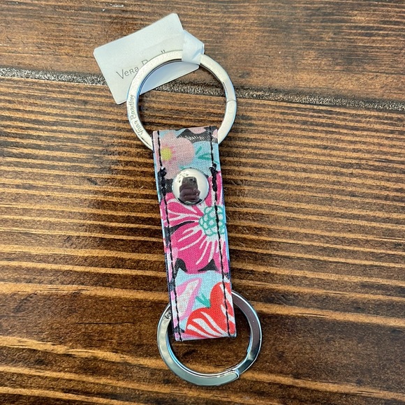 🩶 3/$15 🩶 NWT Vera Bradley Keychain - Picture 4 of 5